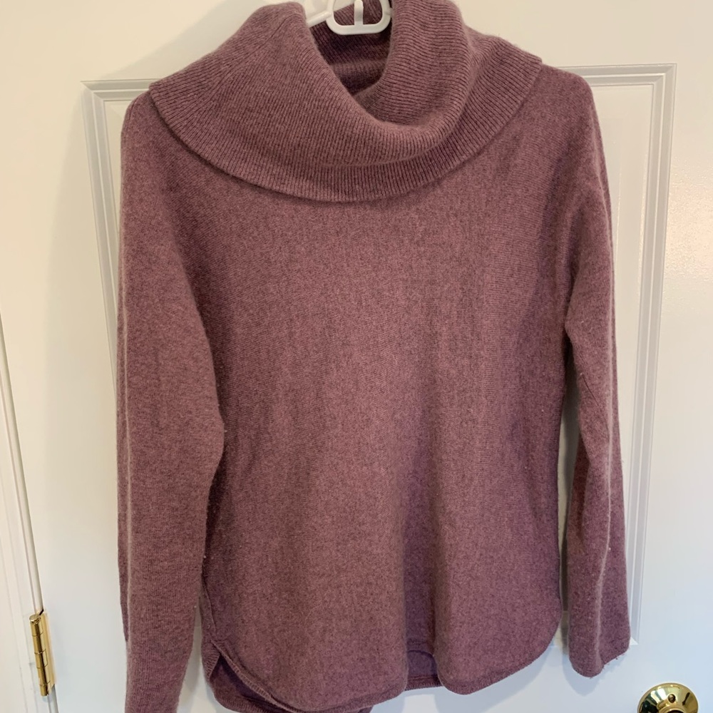 Max studio cashmere sweater large. Fits more like M/L